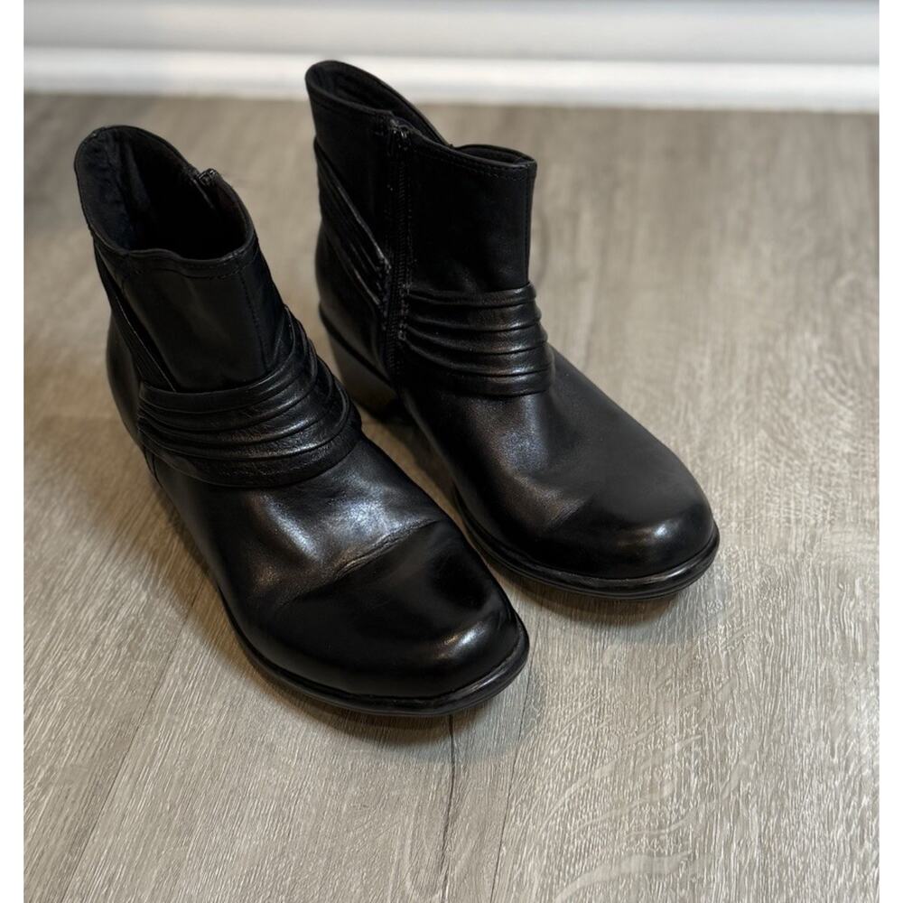 Clarks chelsea bootie ankle‎ heeled 8.5 womens black